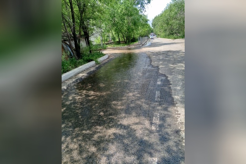 Вода из канализации ИК-4 заливает улицы в Чите
