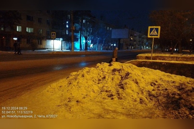 Читинцы массово жалуются на сковавший город лёд