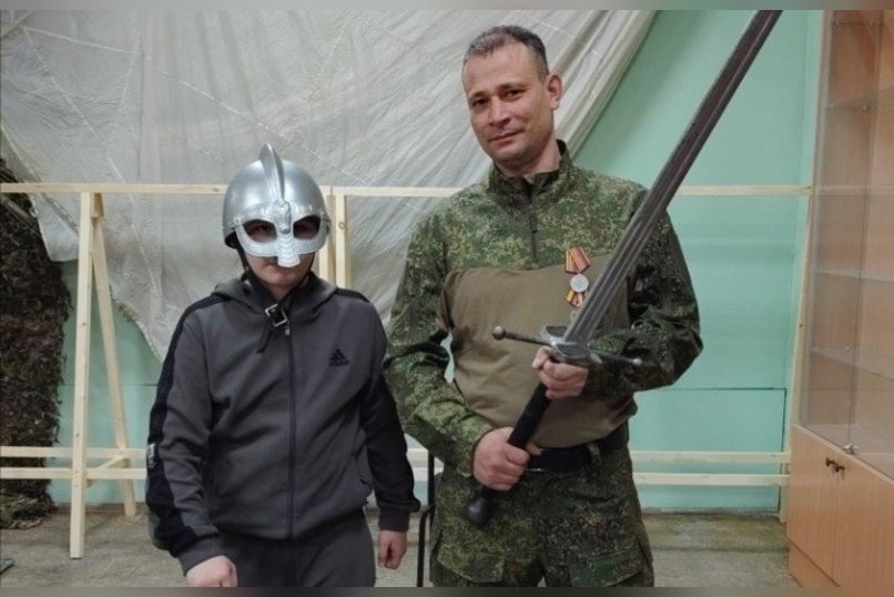 Участники СВО и их дети освоили мечевой бой в Чите