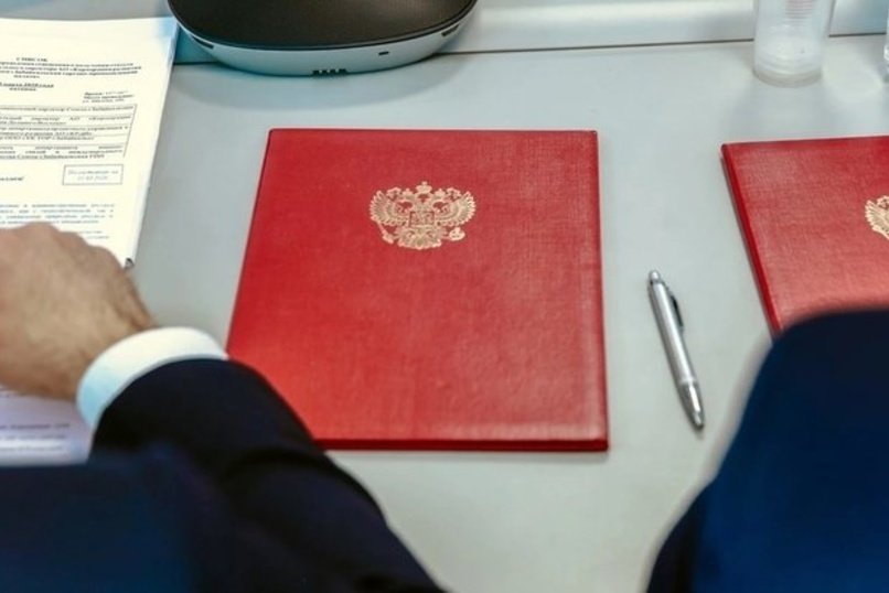 Стало известно точное число чиновников в России