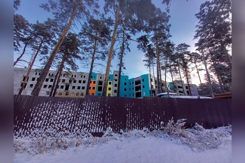 Стройку детской больницы в Чите заморозили после череды нарушений и коррупционных дел