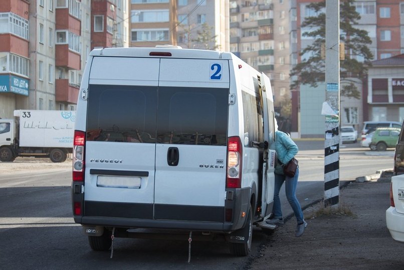 Должны ли чиновники пользоваться общественным транспортом — итоги опроса