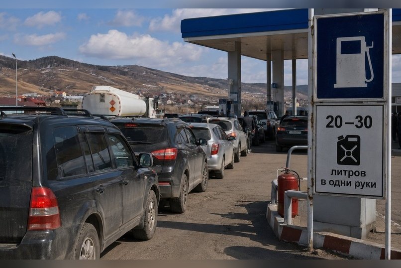 Григорьев потребовал жестко наказать нефтетрейдеров за дефицит бензина