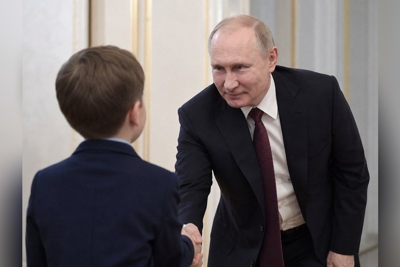 Школьник из Бурятии дважды встретился с Путиным и получил личное обещание