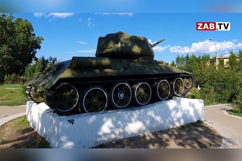 Памятник танку Т-34 сняли с пьедестала и сдали в аренду предпринимателям