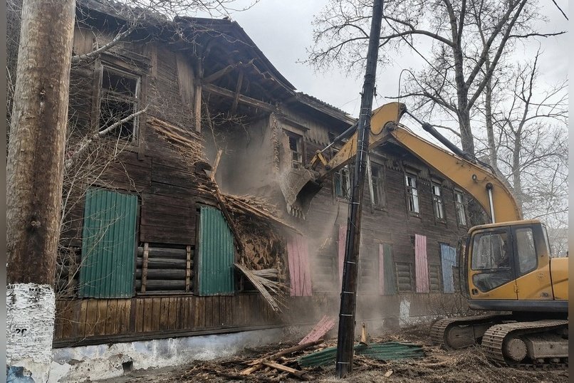 Расселили в 2023-м, снесли в 2026-м: дом на Ленина в Хилке ждал сноса почти 3 года