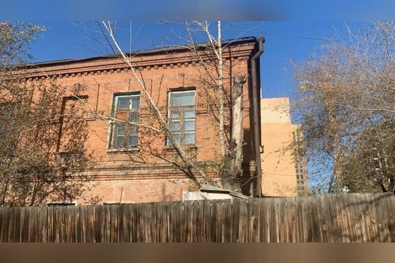 История и разруха: символы прошлого среди аварийного жилья
