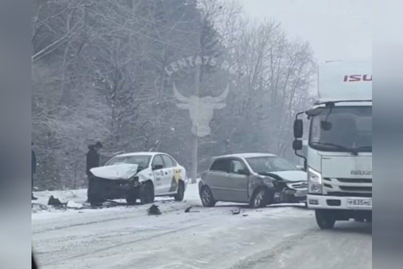 ДТП с участием автомобиля такси произошло в Чите