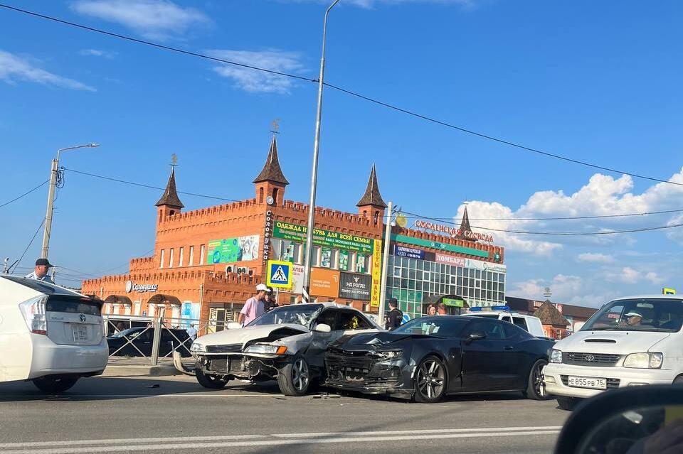 Жесткая авария с двумя иномарками произошла в Смоленке