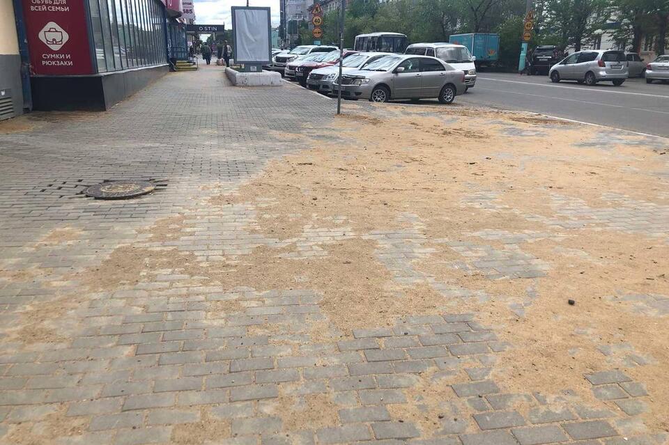 Читинцы пожаловались на отремонтированный тротуар на улице Ленина