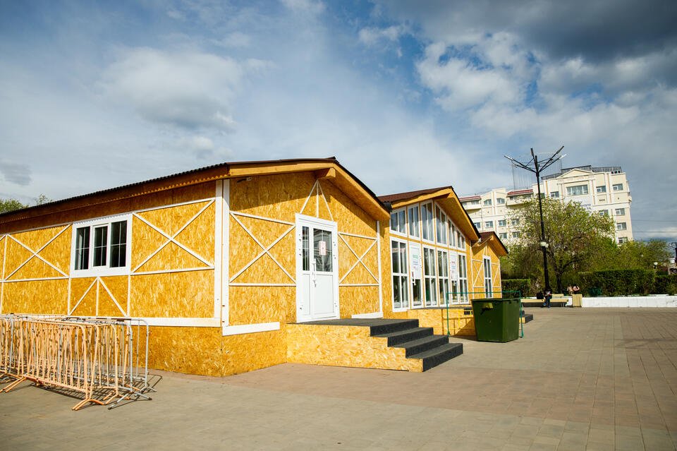 Деревянные павильоны на площади Ленина в Чите находятся в ведении культурно-досугового центра - Сапожников