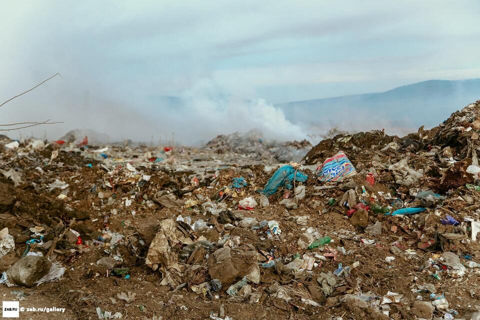 Мусорный полигон в Ивановке ещё тушат