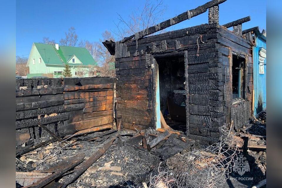 В Свердловской области сгорел поселок