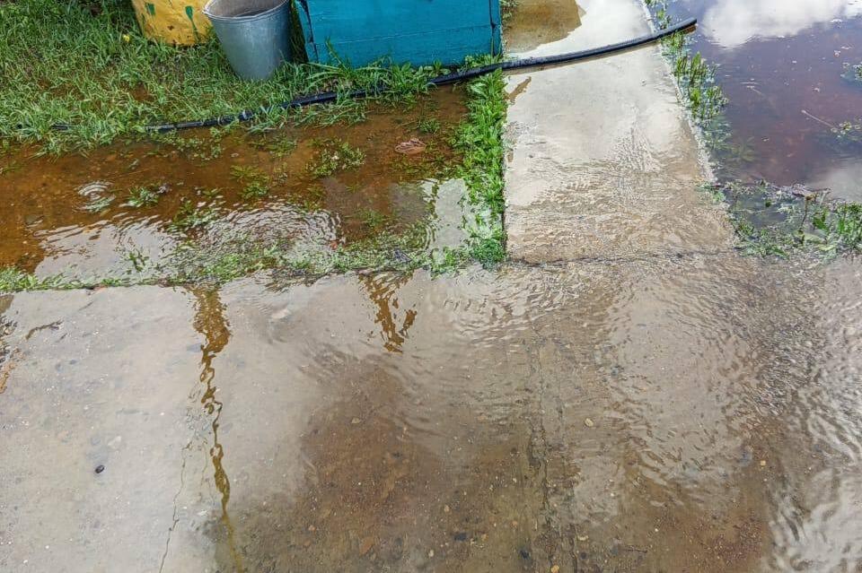 Озеро топит дома и огороды в селе Кыра