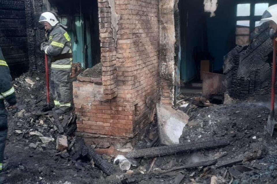 Три сгоревших тела нашли после пожара в Оловяннинском районе (18+)