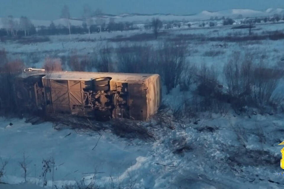 На водителя, перевернувшегося автобуса, возбудили уголовное дело