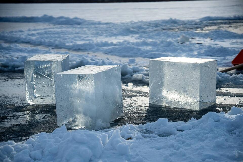 На севере Забайкалья началось строительство двух ледовых городков