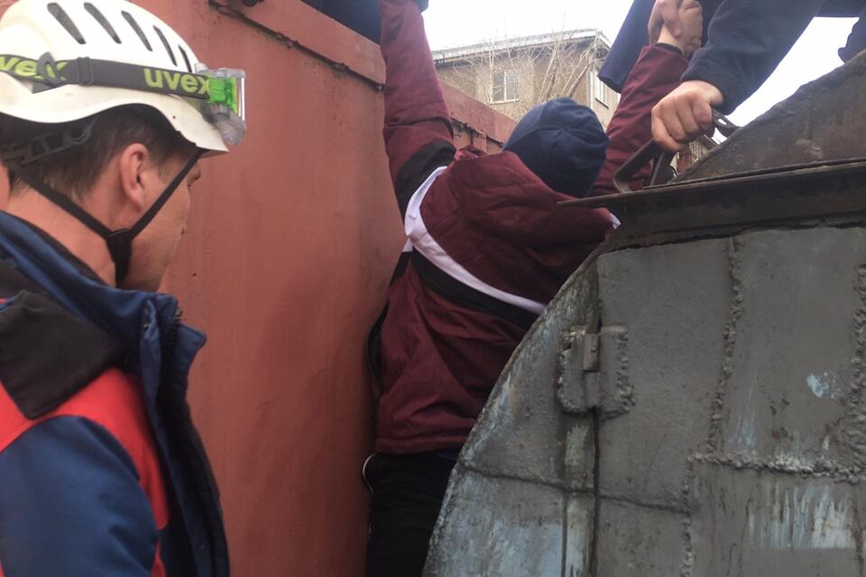 Спасатели дважды за выходные извлекали застрявших детей