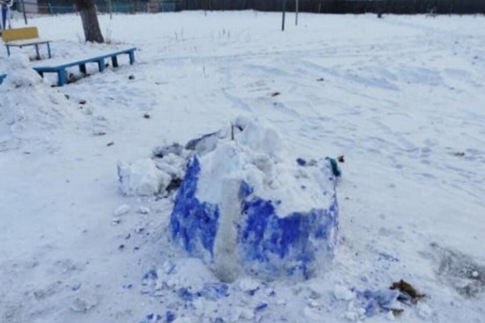 Вандалы разрушили новогоднее оформение в Могоче