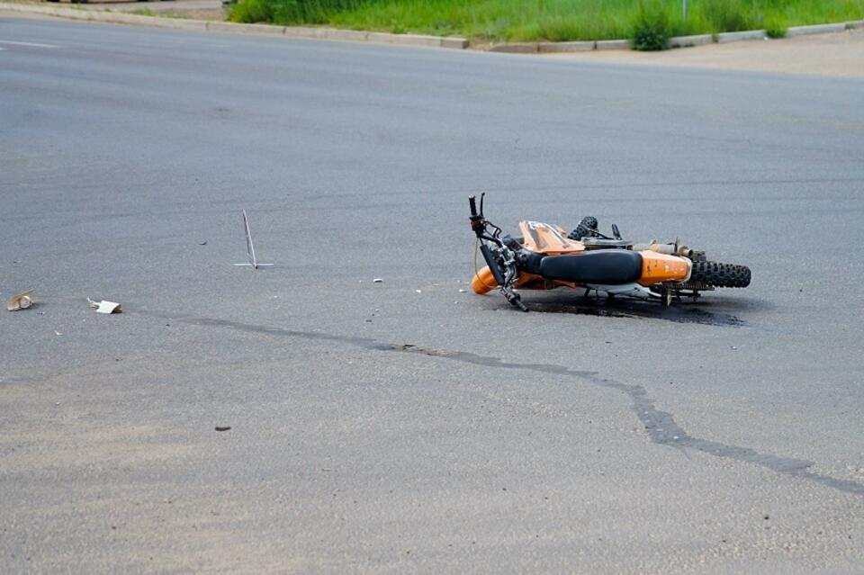 Подросток на мотоцикле врезался в иномарку