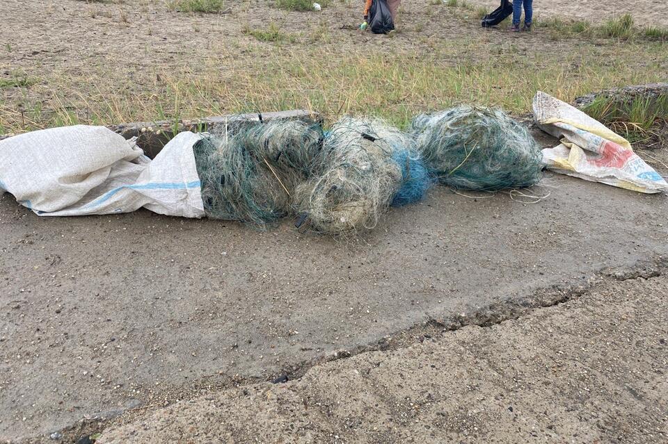 Больше километра брошенных рыбаками сетей выловили из Кенона в Чите