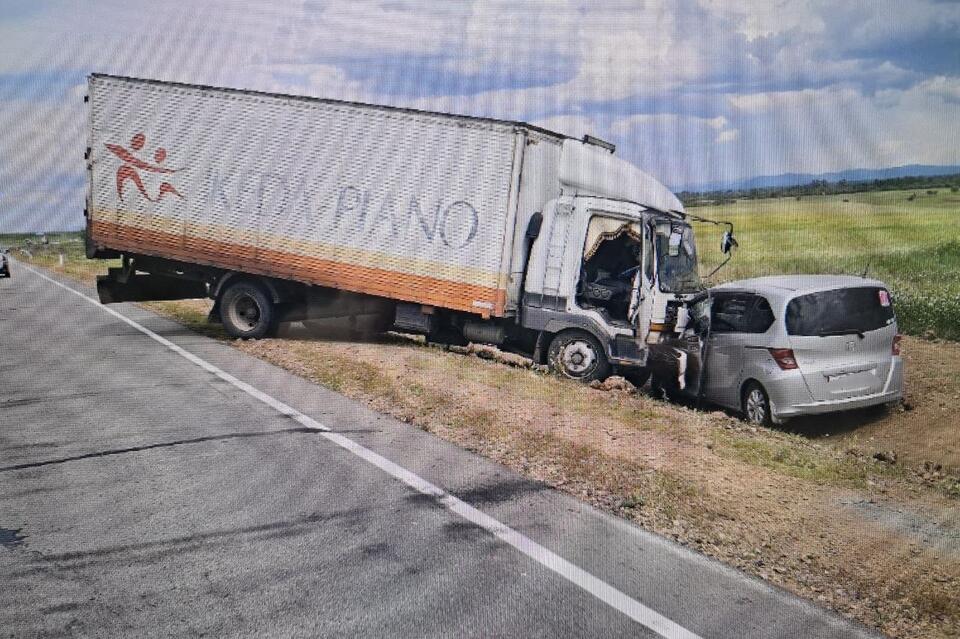 Грузовик и минивэн столкнулись на трассе в Улетовском районе