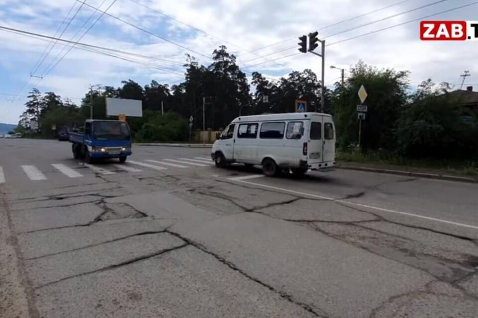 Власти Забайкалья: «Ремонт дороги на улице Новобульварной? Нам не до нее»