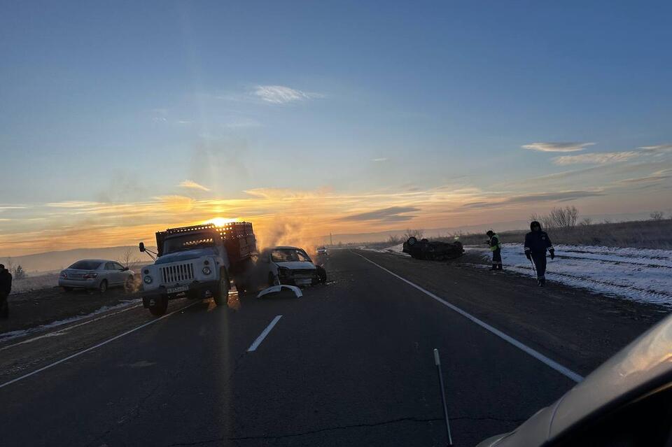 Жёсткая тройная авария произошла на Дворцовском тракте в Чите