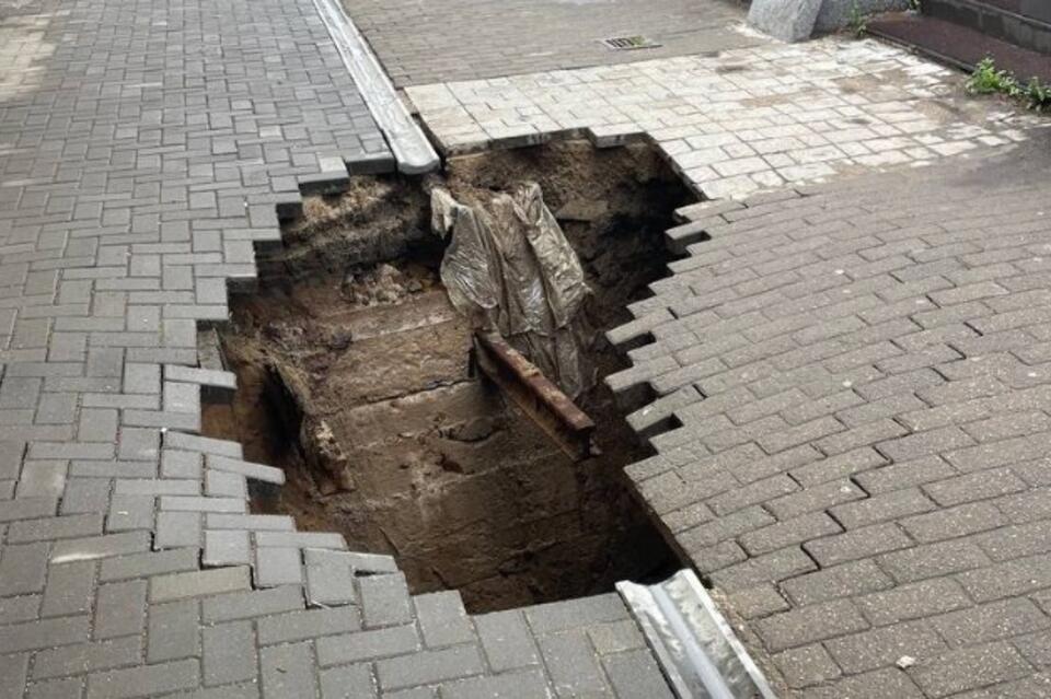 В центре Читы провалилась плитка