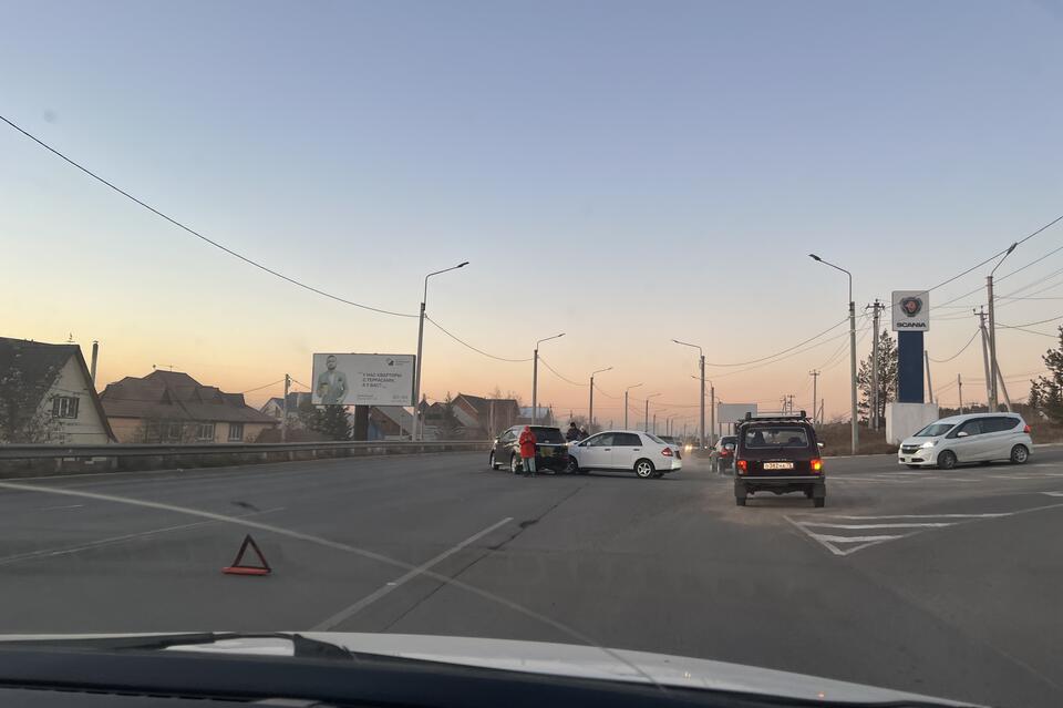 Авария произошла на Карповском тракте — затруднено движение