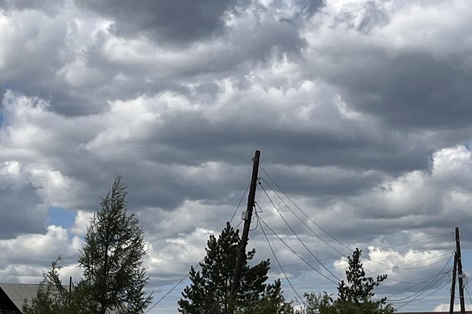 Столб накренился в ДНТ «Светлый»