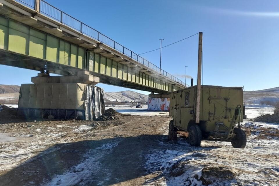 Ремонт моста через реку Унда начался в Забайкалье