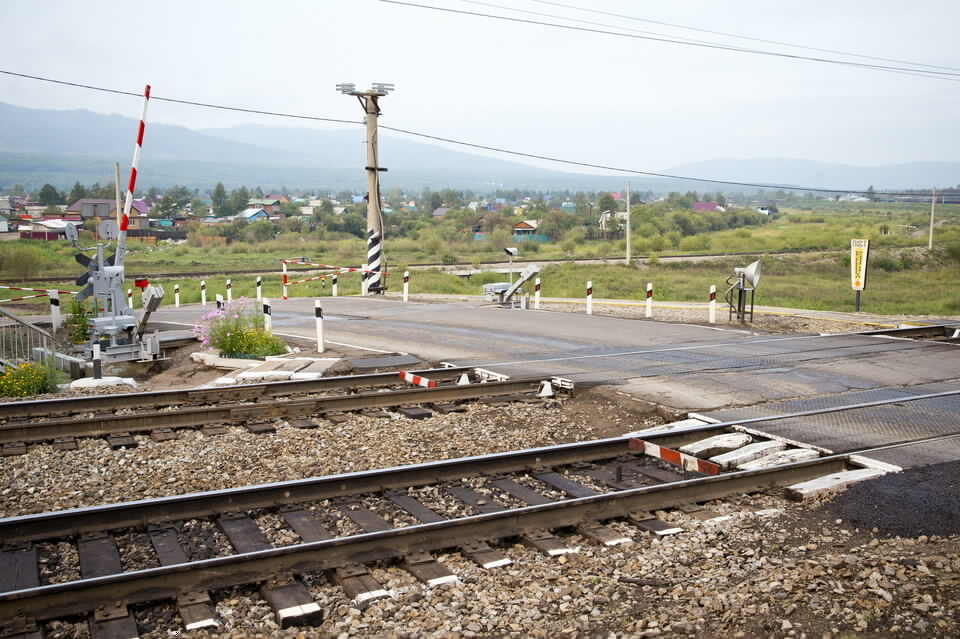 В Антипихе закрыли железнодорожный переезд
