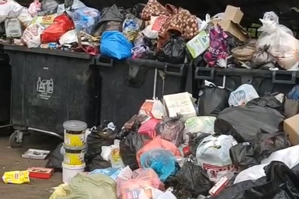 В центре Песчанки разрастается помойка