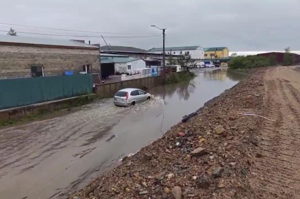 Улица в Ингодинском районе превратилась в озеро