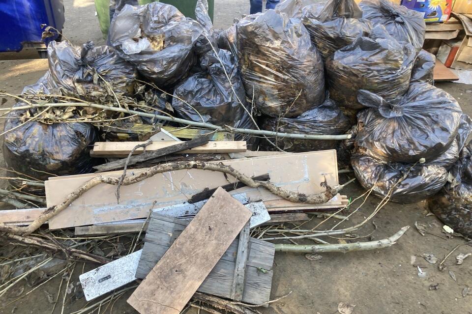«Олерон не вывозит»: Холбон завален мусором четвёртый месяц