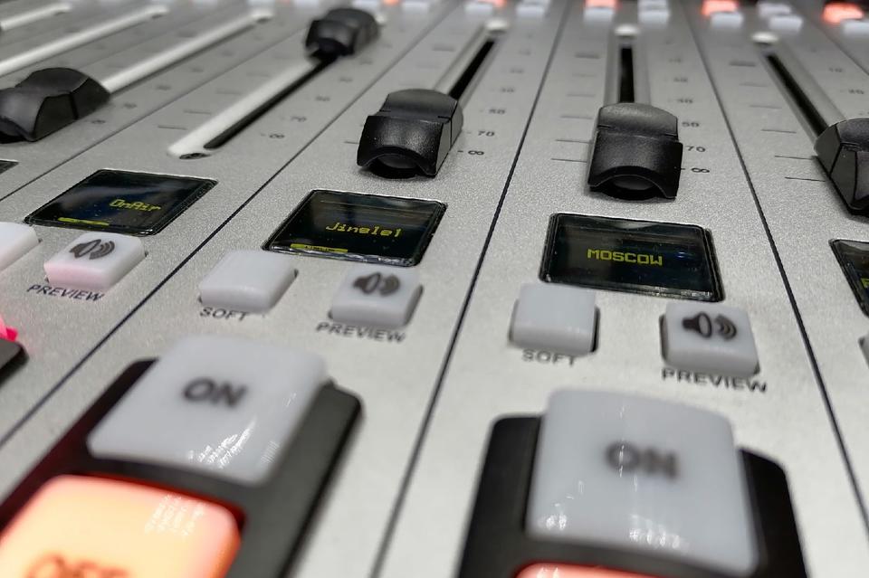Роскомнадзор разрешил двум радиостанциям начать вещание в Чите