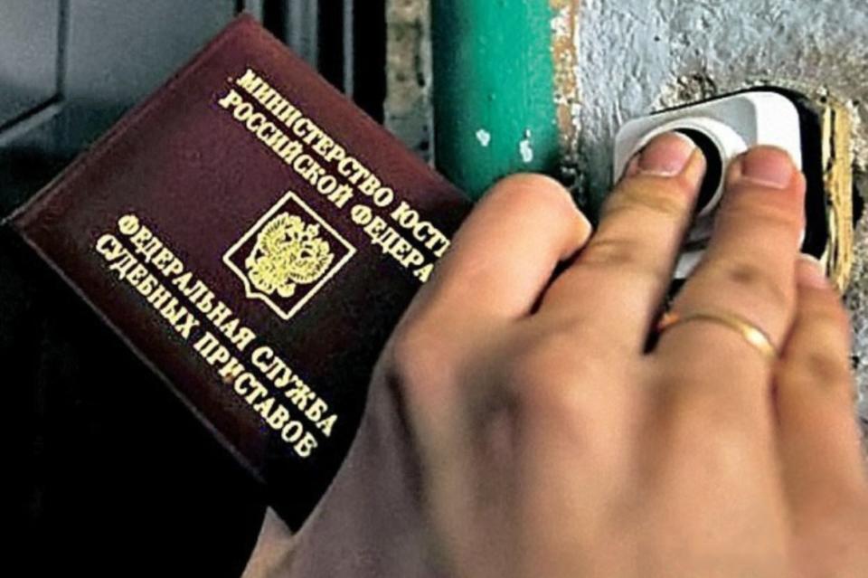Судебного пристава хотели подкупить за 10 тысяч рублей