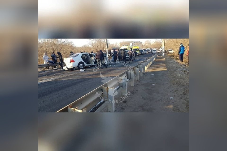 Три иномарки столкнулись на мосту в Чите - есть пострадавшие
