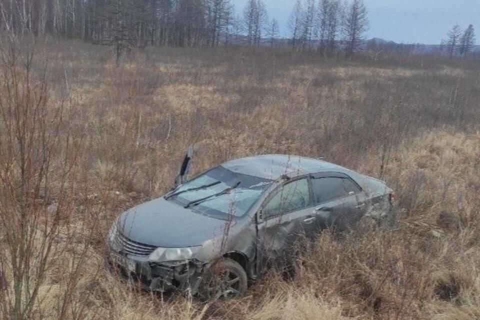 Водитель пострадал в перевернувшейся Toyota Allion в Могочинском районе