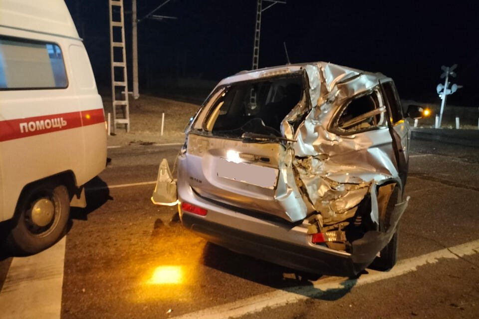 Автомобиль попал под поезд в Забайкалье