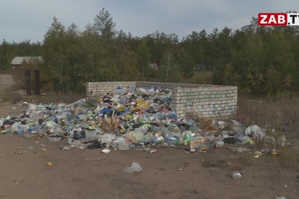 Ивано-Арахлейские озера окружены реками мусора