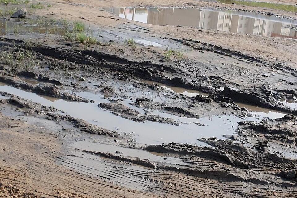 «Дырявую» дорогу в Нерчинском районе размывает каждый раз после дождя