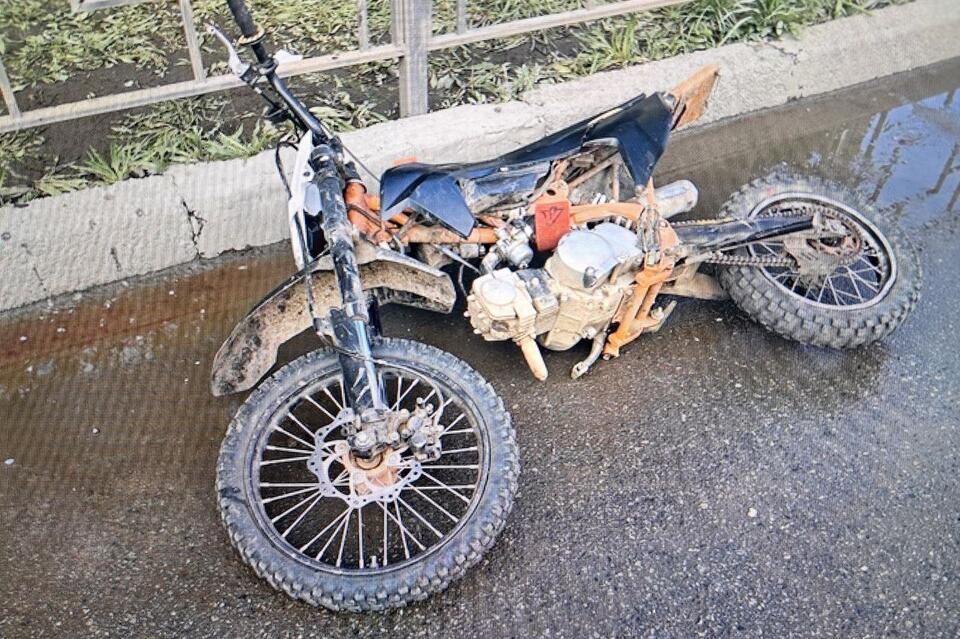 Автомобиль и мотоцикл столкнулись в Чите