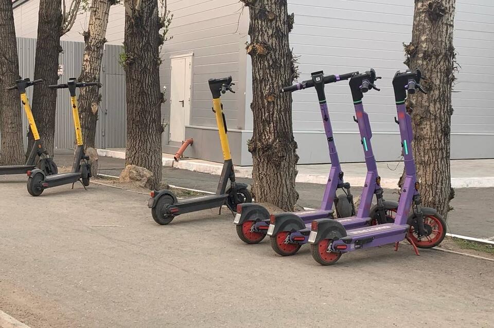 Самокатчиков заставят освободить тротуары