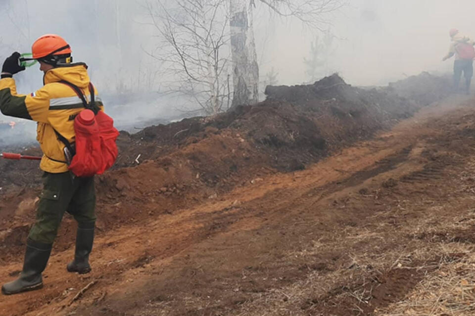 Пожар остановили в одном километре от Тунгокочена