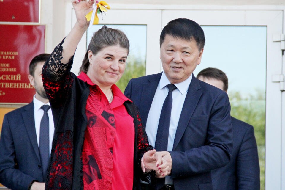 9 ветеринарных станций Забайкалья получили новые автомобили