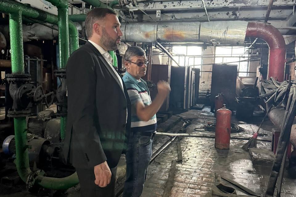 Министр ЖКХ проверил подготовку к отопительному сезону в Могочинском округе