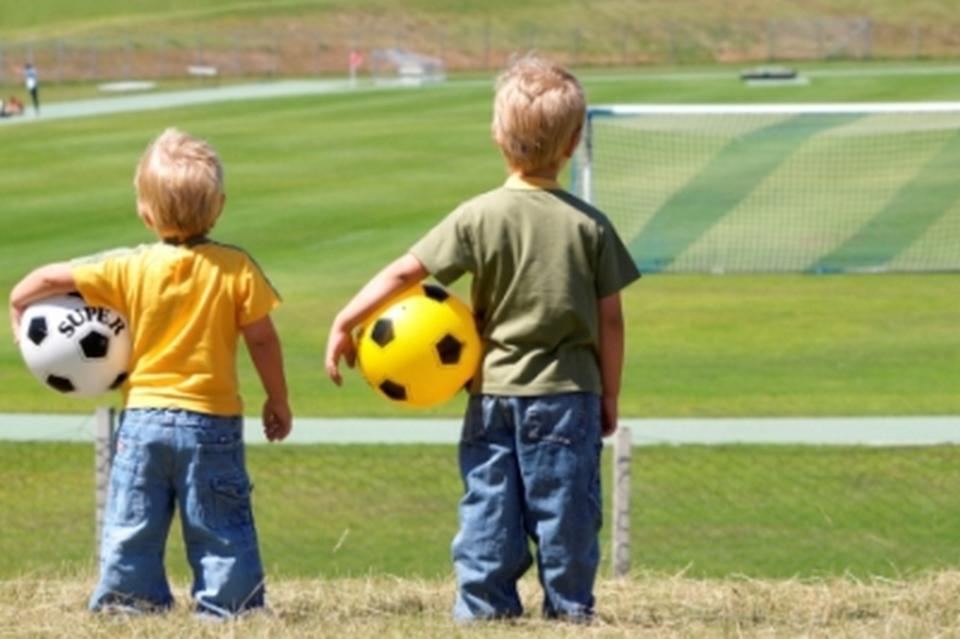 Перенаправить часть зарплат футболистов на детский спорт предложили в Госдуме