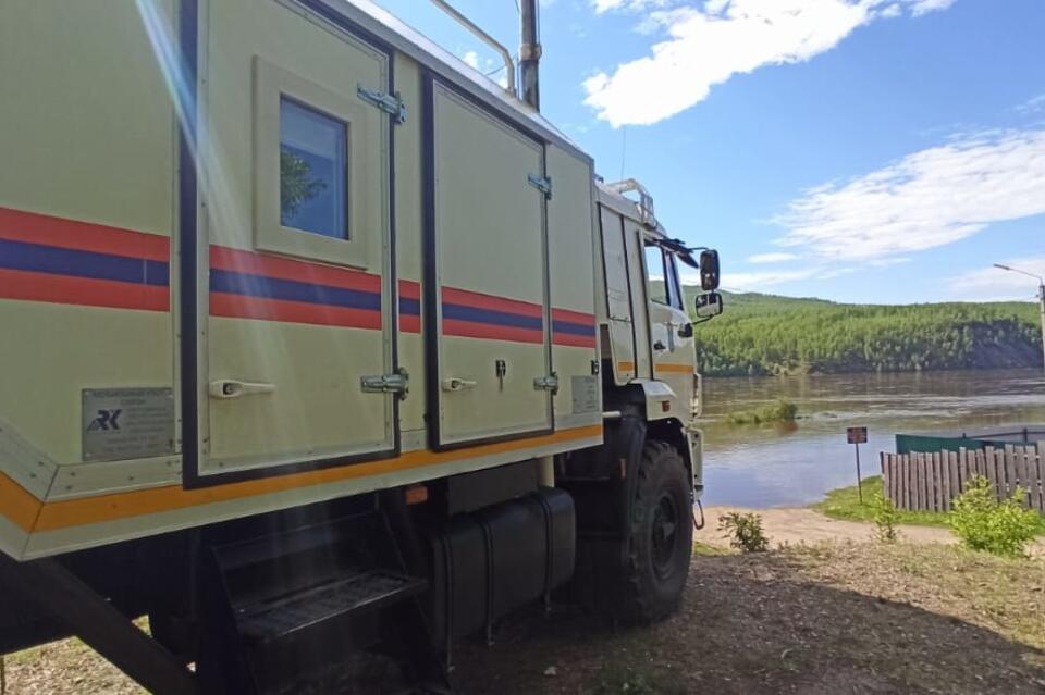 МЧС направило 60 людей и 5 единиц техники в Могочинский район